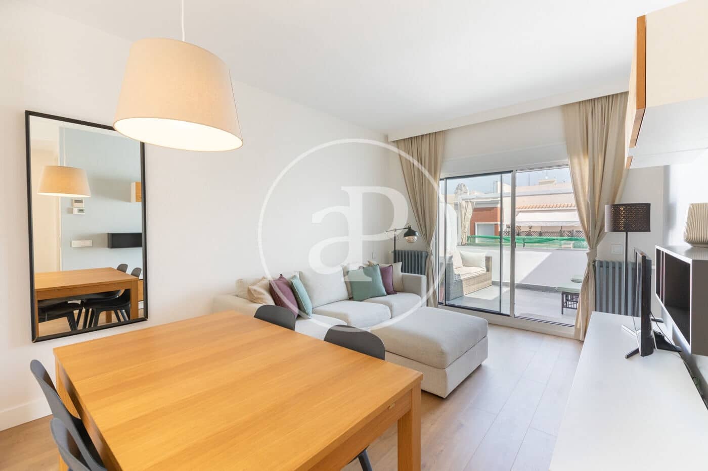 Apartamento de 2 habitaciones en Madrid ciudad en alquiler - 3.190 € (Ref: 10005657)