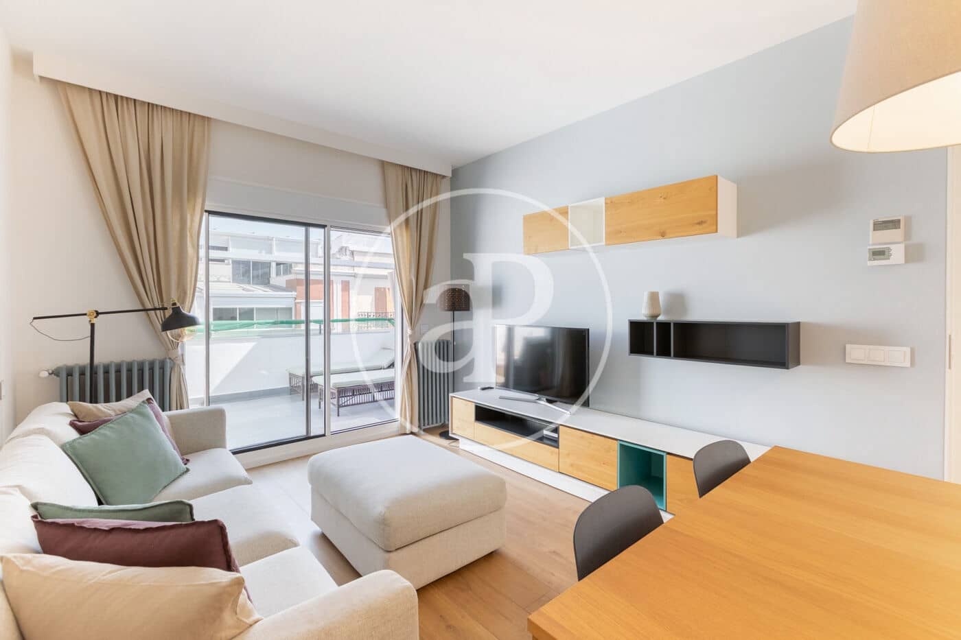 Apartamento de 2 habitaciones en Madrid ciudad en alquiler - 3.190 € (Ref: 10005657)