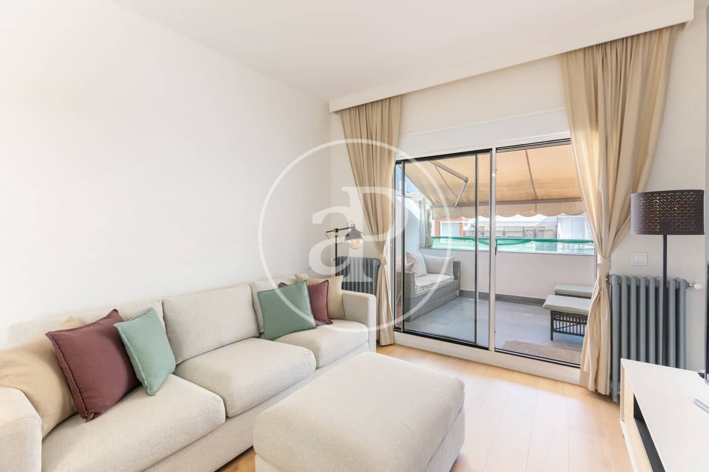 Apartamento de 2 habitaciones en Madrid ciudad en alquiler - 3.190 € (Ref: 10005657)