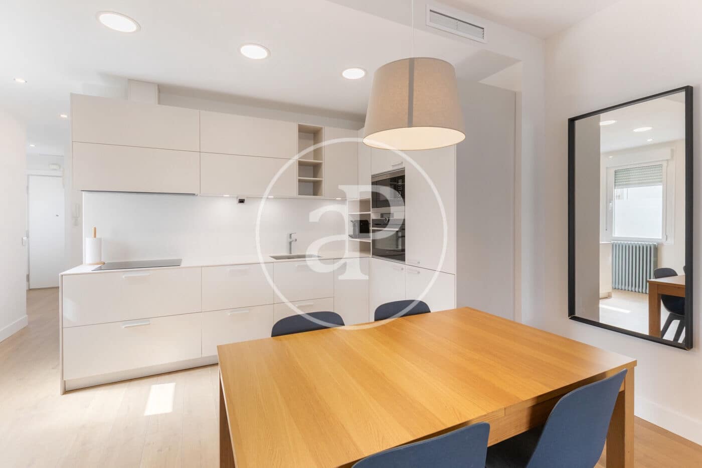 Apartamento de 2 habitaciones en Madrid ciudad en alquiler - 3.190 € (Ref: 10005657)