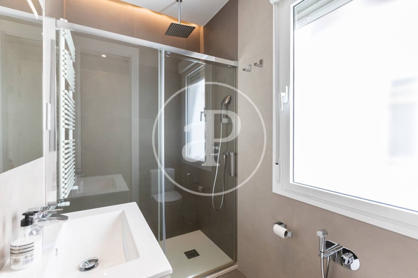 Apartamento de 2 habitaciones en Madrid ciudad en alquiler - 3.190 € (Ref: 10005657)