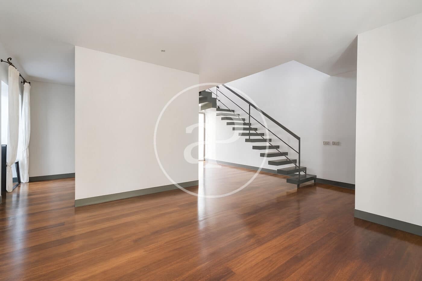 3 quarto Moradia para arrendar em Madrid cidade com piscina - 4 500 € (Ref: 10011500)