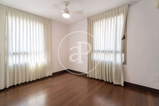 3 quarto Moradia para arrendar em Nueva España, Madrid cidade com piscina - 4 500 € (Ref: 10011500)