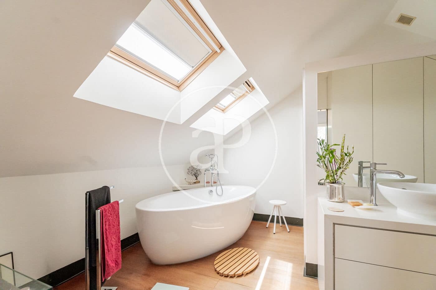 3 quarto Moradia para arrendar em Madrid cidade com piscina - 4 500 € (Ref: 10011500)