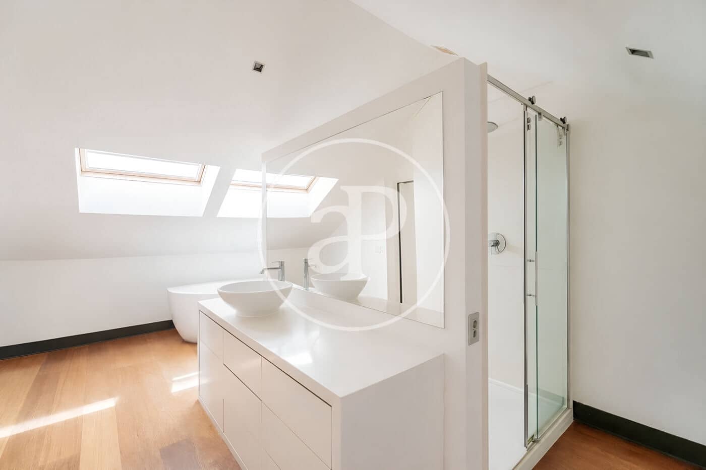 3 quarto Moradia para arrendar em Madrid cidade com piscina - 4 500 € (Ref: 10011500)