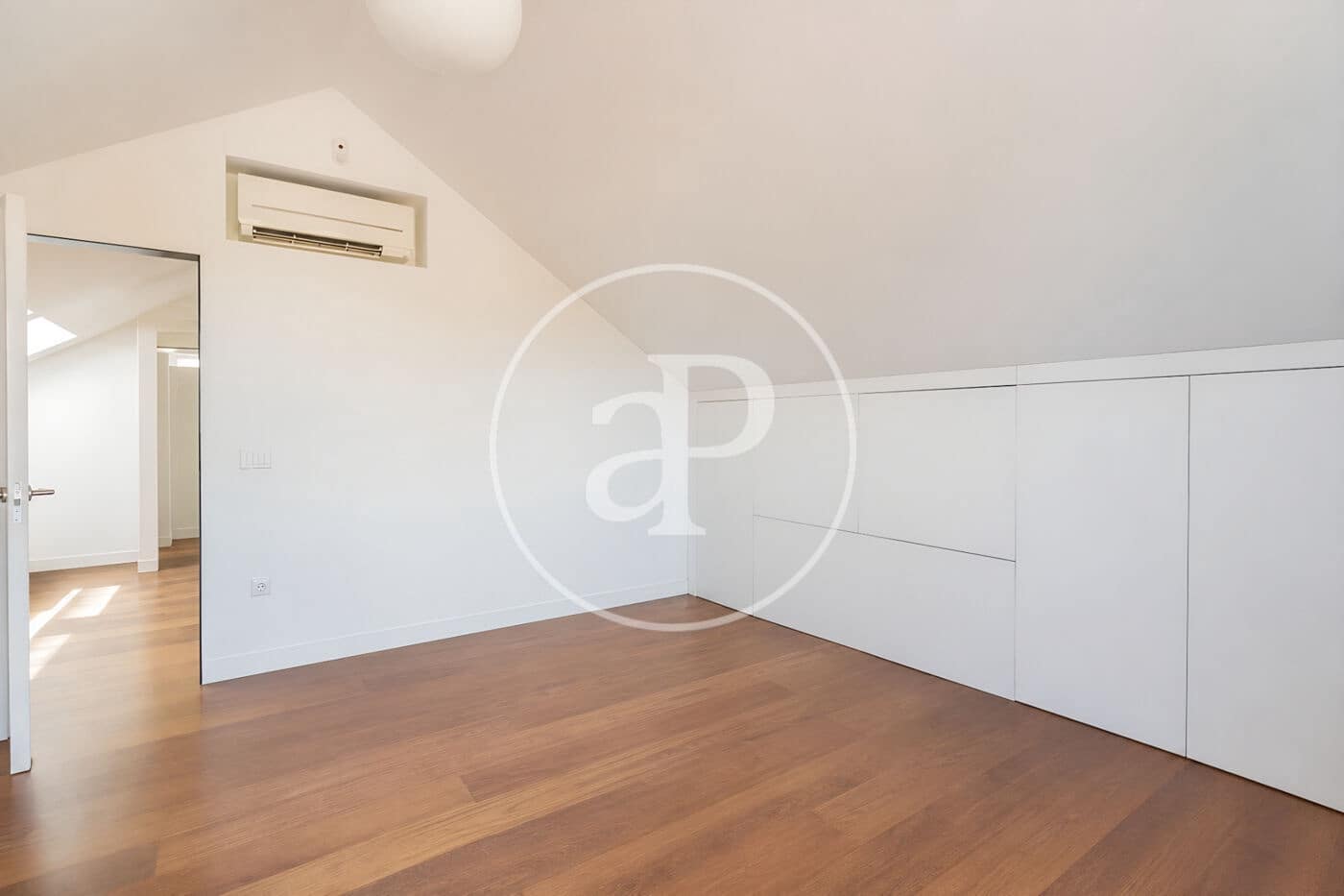 3 quarto Moradia para arrendar em Madrid cidade com piscina - 4 500 € (Ref: 10011500)