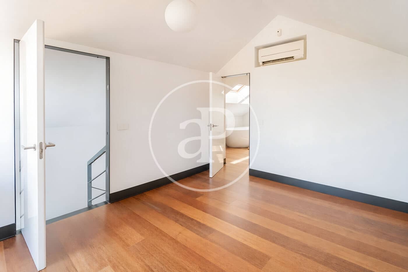 3 quarto Moradia para arrendar em Madrid cidade com piscina - 4 500 € (Ref: 10011500)