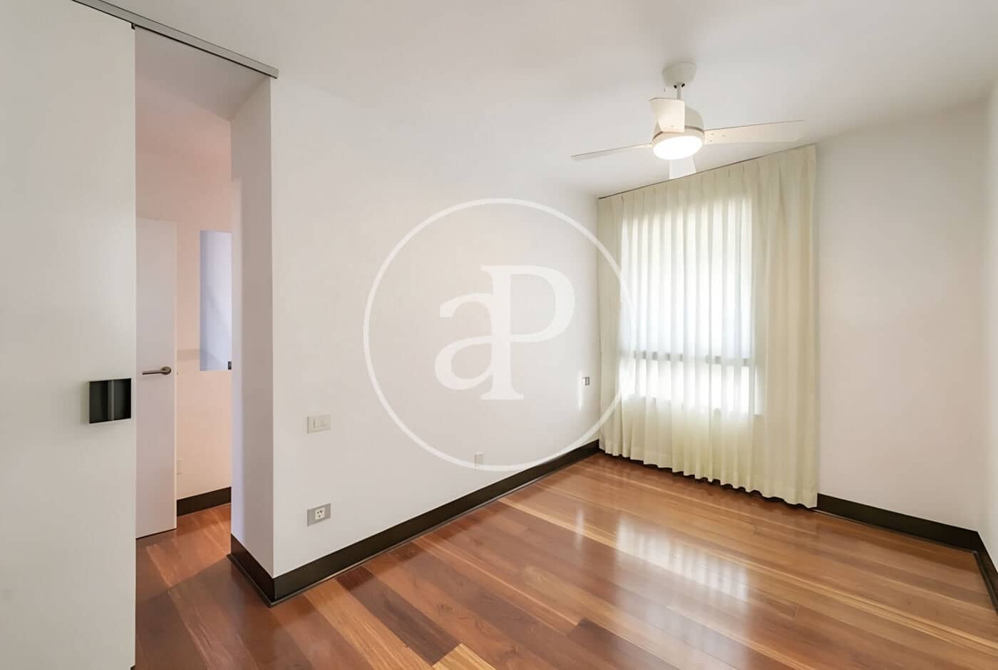 3 quarto Moradia para arrendar em Madrid cidade com piscina - 4 500 € (Ref: 10011500)