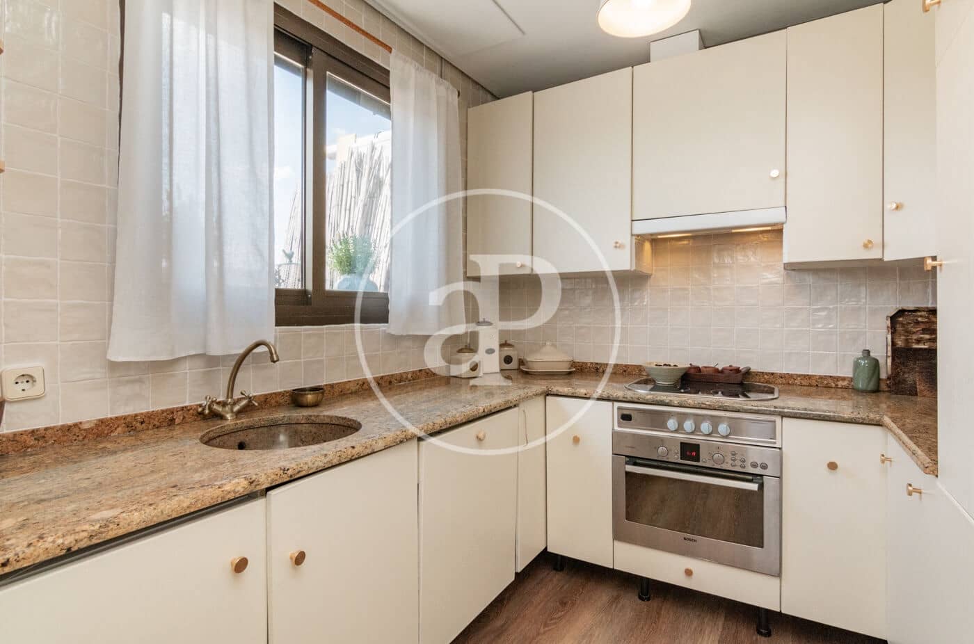 1 sypialnia Penthouse do wynajęcia w Miasto Madryt z basenem - 2 390 € (Ref: 10011503)