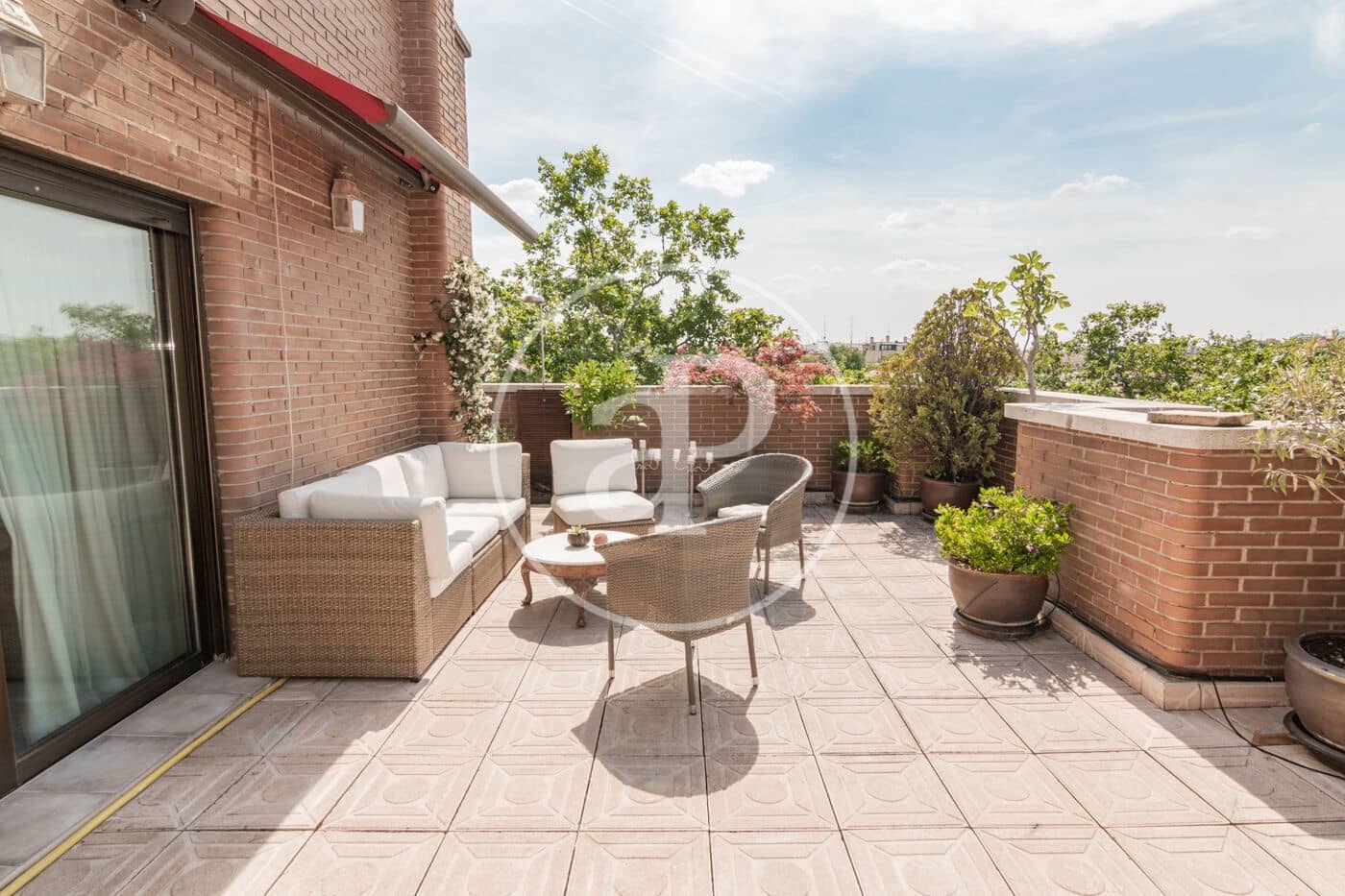 1 sypialnia Penthouse do wynajęcia w Miasto Madryt z basenem - 2 390 € (Ref: 10011503)