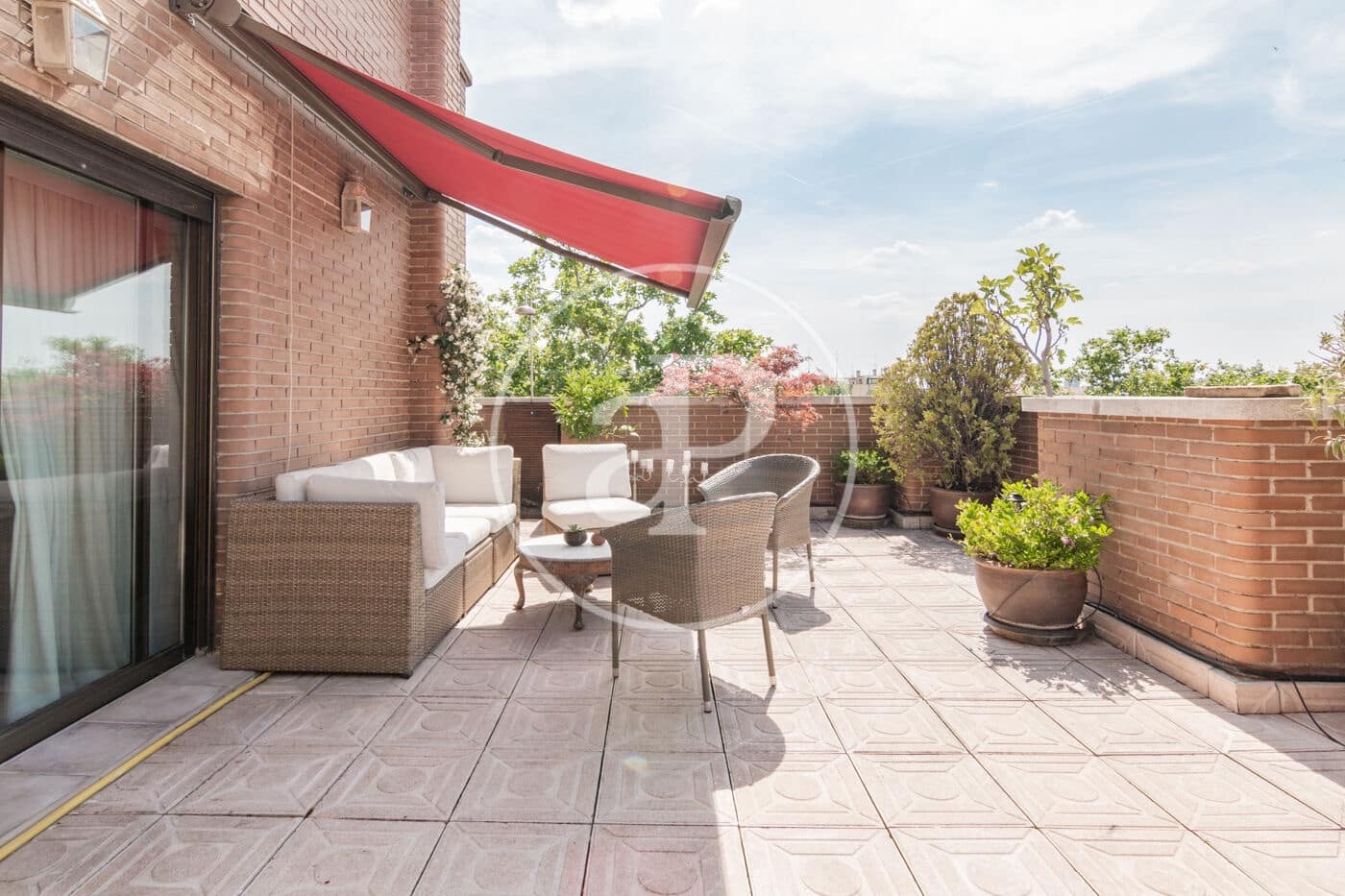 1 sypialnia Penthouse do wynajęcia w Miasto Madryt z basenem - 2 390 € (Ref: 10011503)