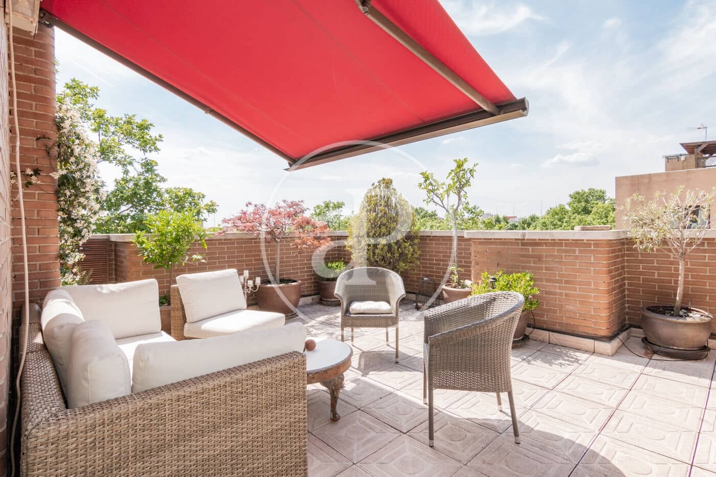 1 sypialnia Penthouse do wynajęcia w Miasto Madryt z basenem - 2 390 € (Ref: 10011503)