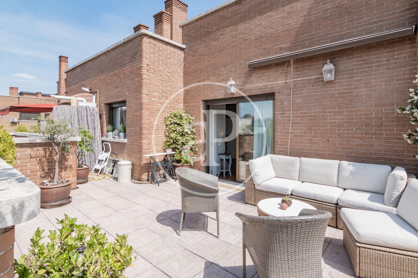 1 sypialnia Penthouse do wynajęcia w Miasto Madryt z basenem - 2 390 € (Ref: 10011503)