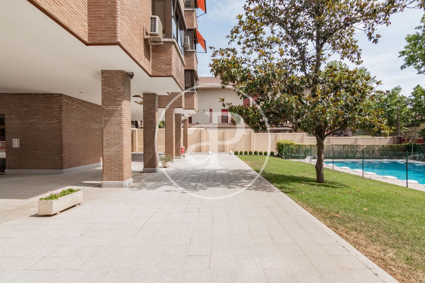 1 sypialnia Penthouse do wynajęcia w Miasto Madryt z basenem - 2 390 € (Ref: 10011503)