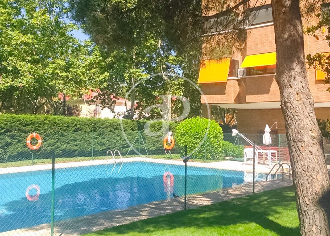 1 bedroom Penthouse for rent in Madrid city with pool - € 2,090 (Ref: 10011503)