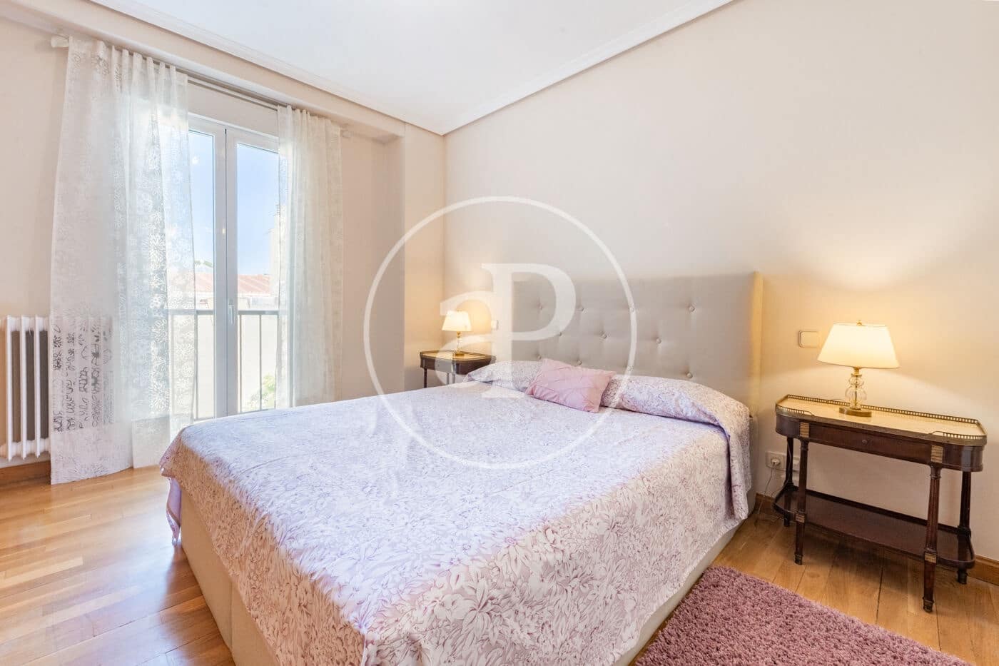 2 quarto Apartamento para arrendar em Madrid cidade - 3 100 € (Ref: 10013382)