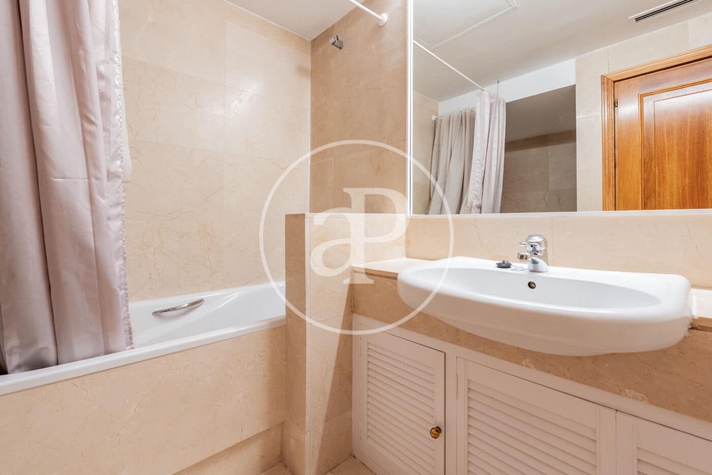 2 quarto Apartamento para arrendar em Madrid cidade - 3 100 € (Ref: 10013382)