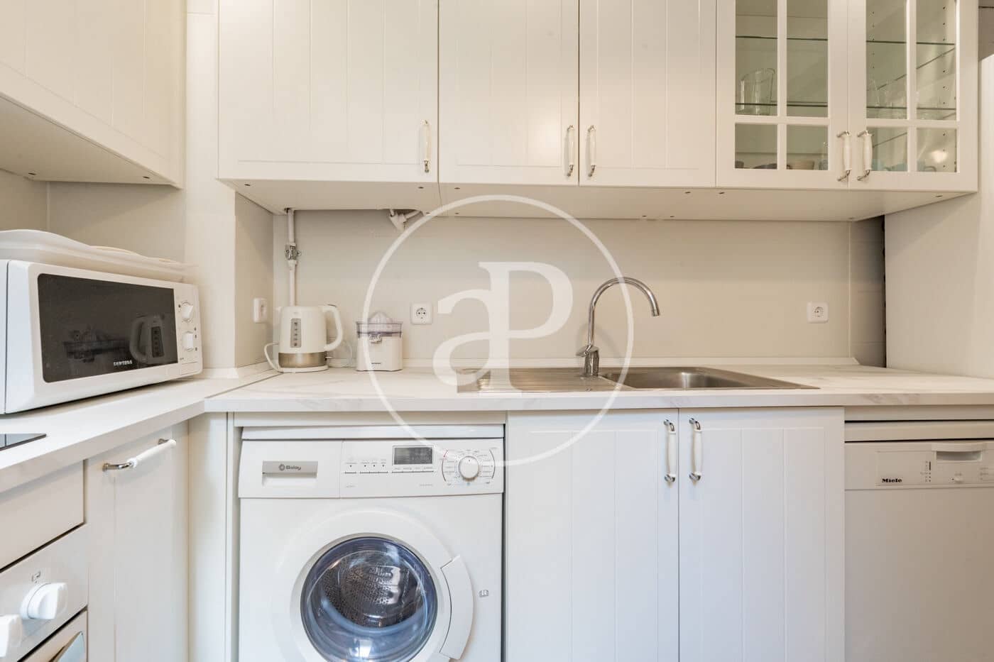 2 quarto Apartamento para arrendar em Madrid cidade - 3 100 € (Ref: 10013382)