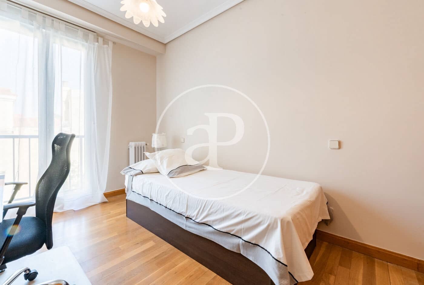 2 quarto Apartamento para arrendar em Madrid cidade - 3 100 € (Ref: 10013382)