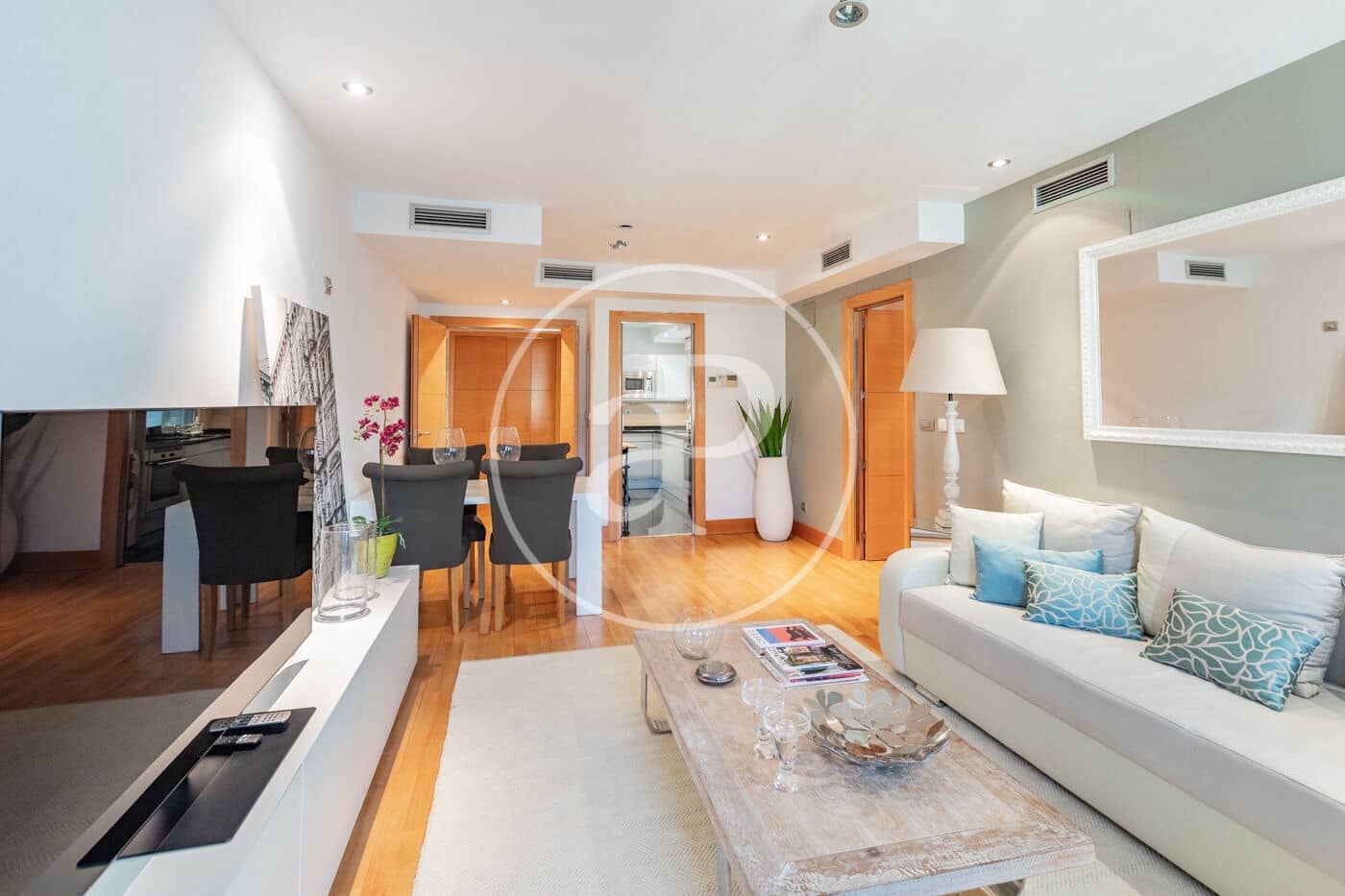 Apartamento de 2 habitaciones en Madrid ciudad en alquiler - 3.600 € (Ref: 10013384)