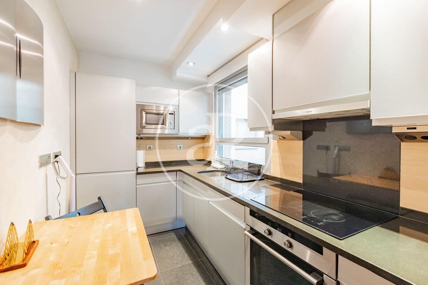 Apartamento de 2 habitaciones en Madrid ciudad en alquiler - 3.600 € (Ref: 10013384)