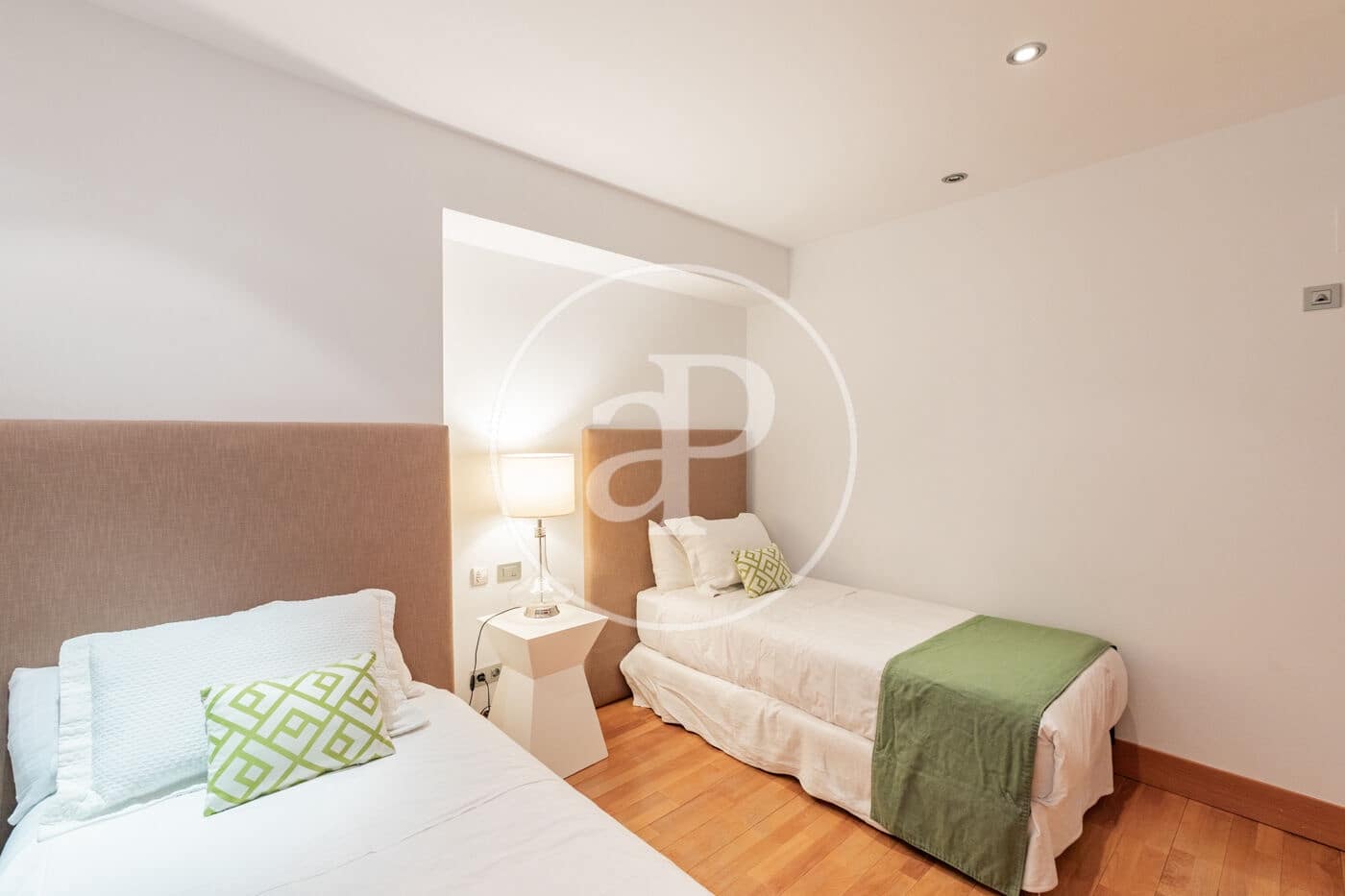 Apartamento de 2 habitaciones en Madrid ciudad en alquiler - 3.600 € (Ref: 10013384)