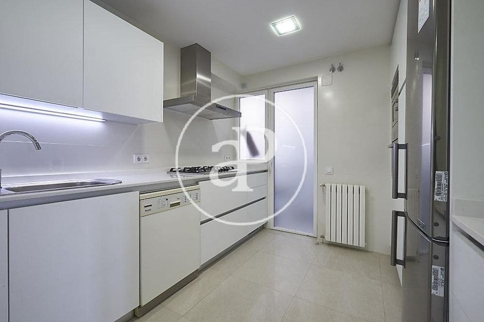 3 bedroom Penthouse for rent in Madrid city - € 3,300 (Ref: 10041179)