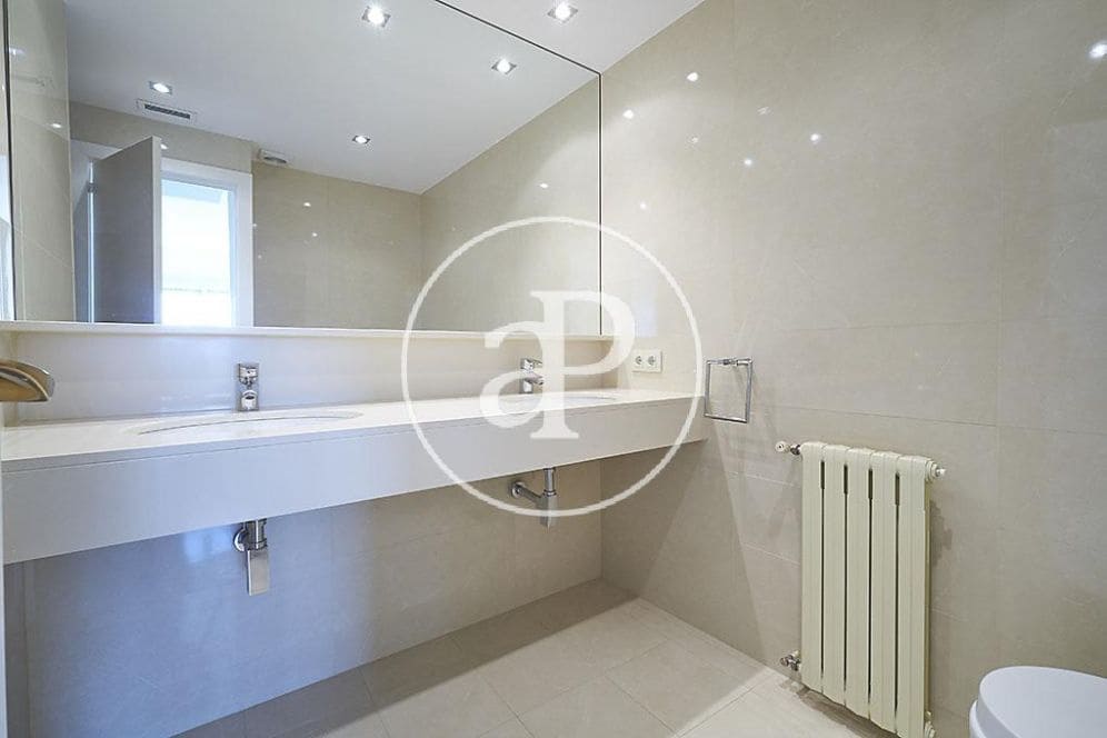 3 bedroom Penthouse for rent in Madrid city - € 3,300 (Ref: 10041179)