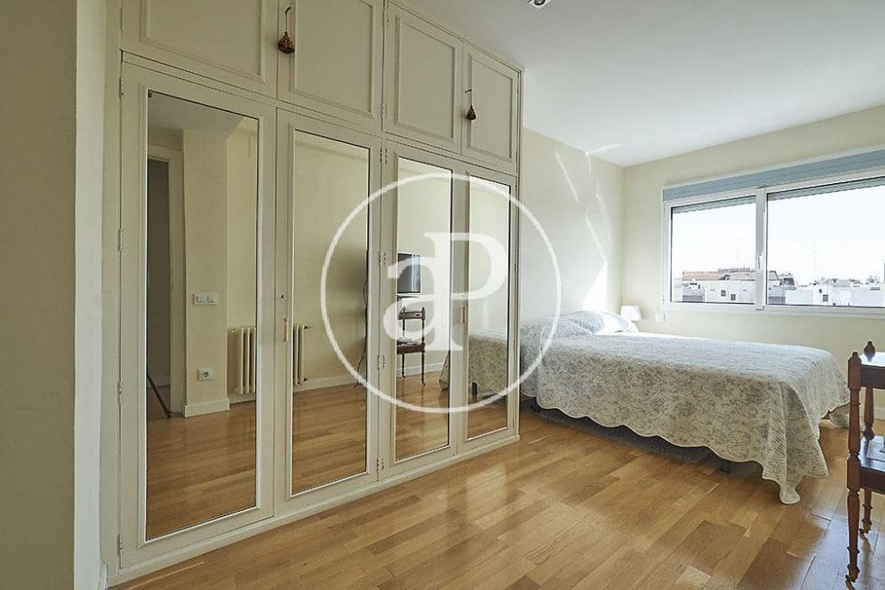 3 bedroom Penthouse for rent in Madrid city - € 3,300 (Ref: 10041179)