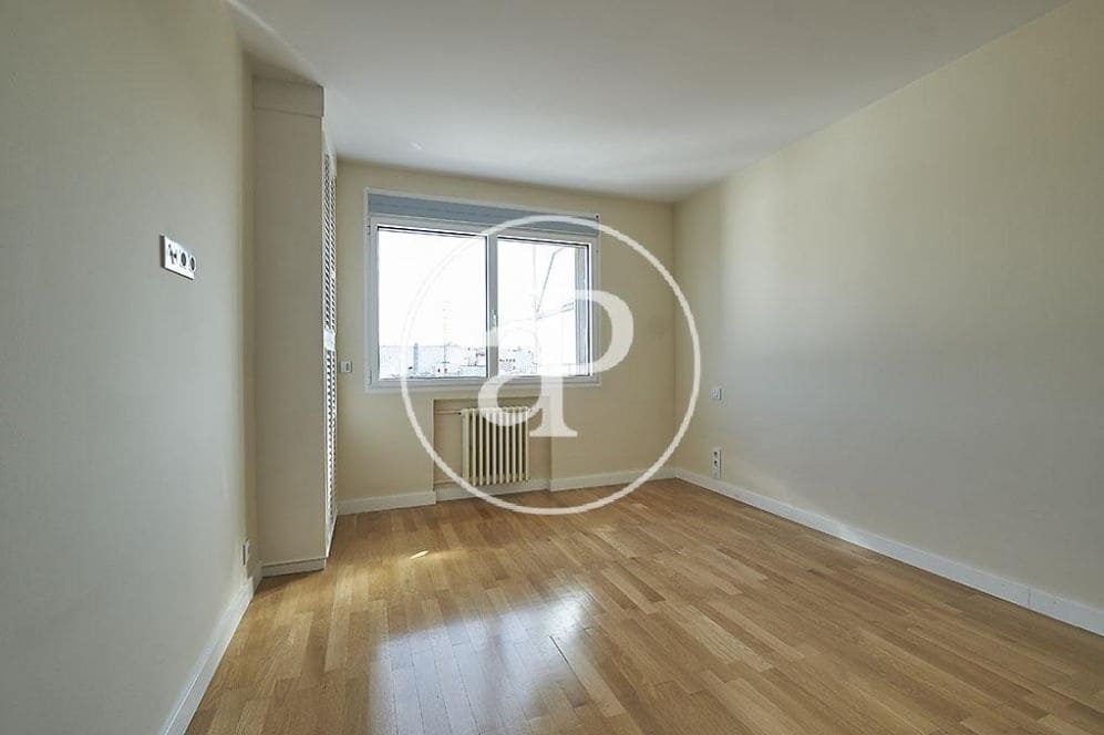 3 bedroom Penthouse for rent in Madrid city - € 3,300 (Ref: 10041179)