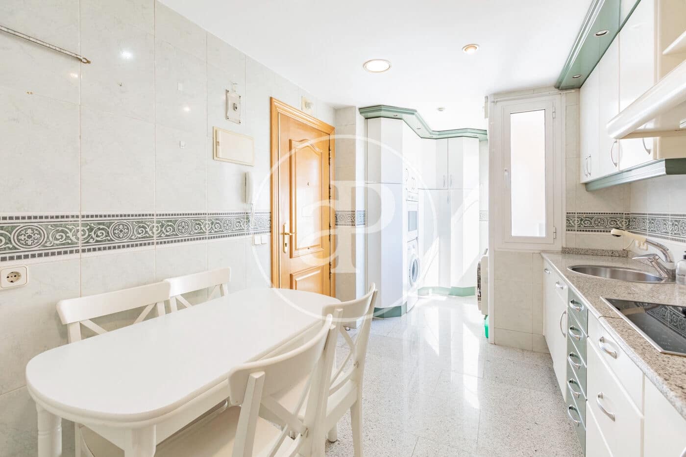 4 sypialnia Apartament do wynajęcia w Miasto Madryt z basenem garażem - 2 500 € (Ref: 10044869)