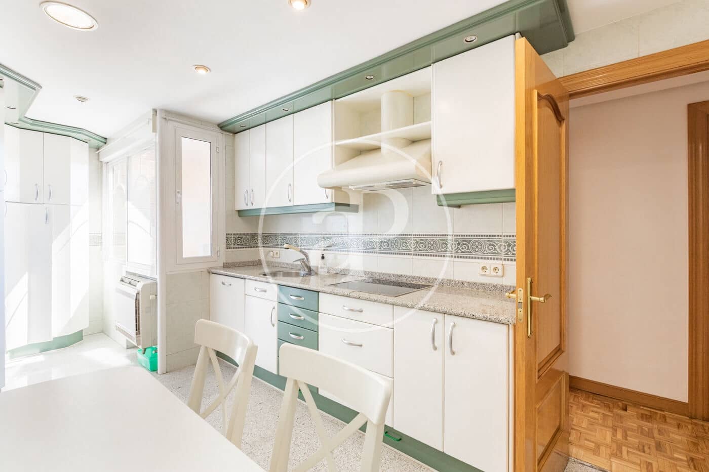 4 sypialnia Apartament do wynajęcia w Miasto Madryt z basenem garażem - 2 500 € (Ref: 10044869)