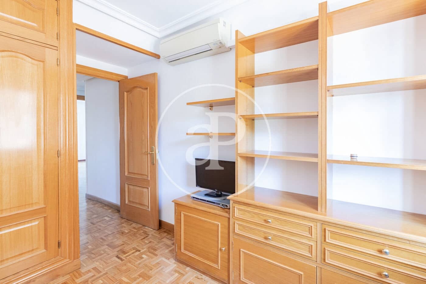 4 sypialnia Apartament do wynajęcia w Miasto Madryt z basenem garażem - 2 500 € (Ref: 10044869)