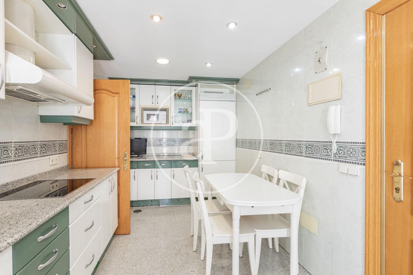 4 sypialnia Apartament do wynajęcia w Miasto Madryt z basenem garażem - 2 500 € (Ref: 10044869)