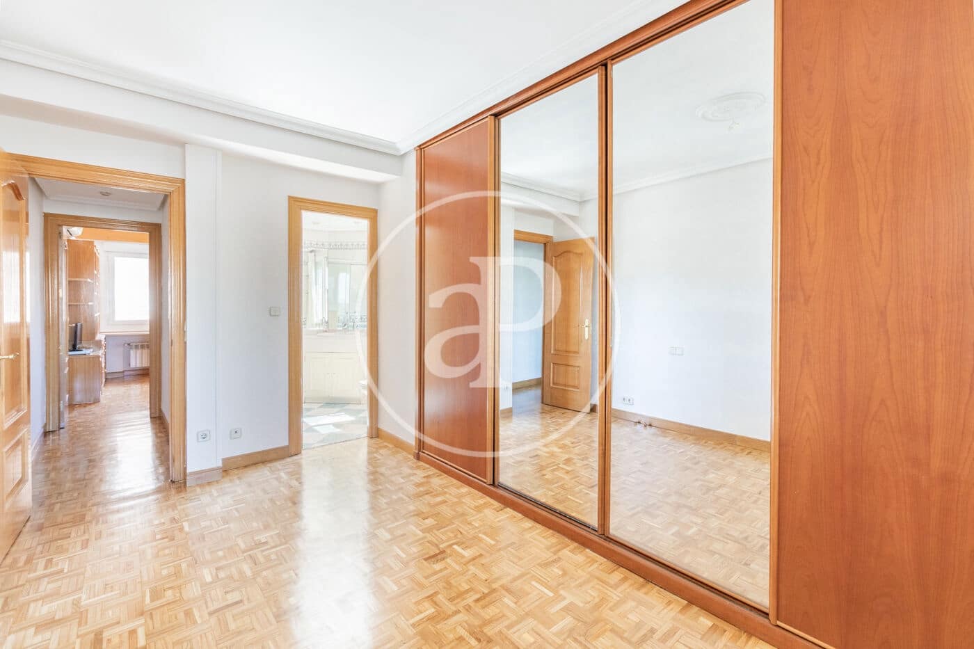 4 sypialnia Apartament do wynajęcia w Miasto Madryt z basenem garażem - 2 500 € (Ref: 10044869)
