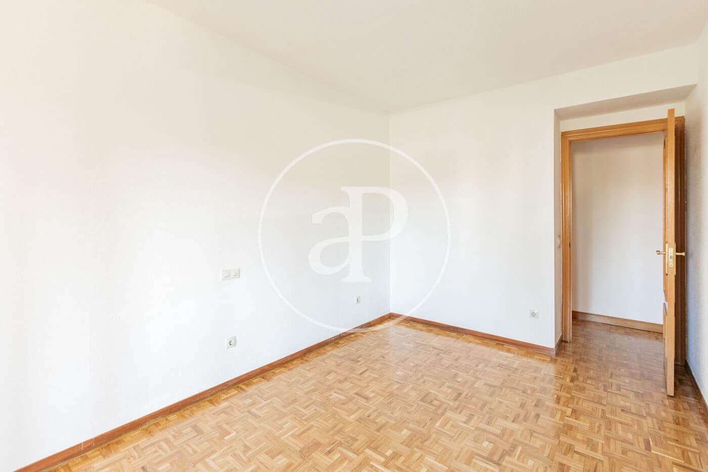 4 sypialnia Apartament do wynajęcia w Miasto Madryt z basenem garażem - 2 500 € (Ref: 10044869)