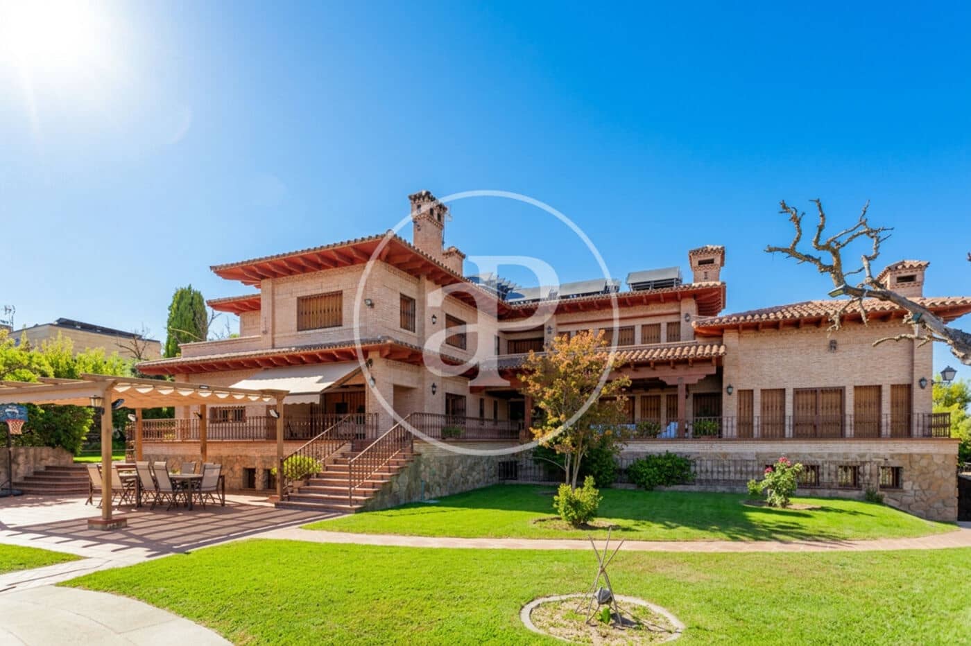 7 bedroom Villa for sale in Villaviciosa de Odon with pool - € 4,000,000 (Ref: 10047366)