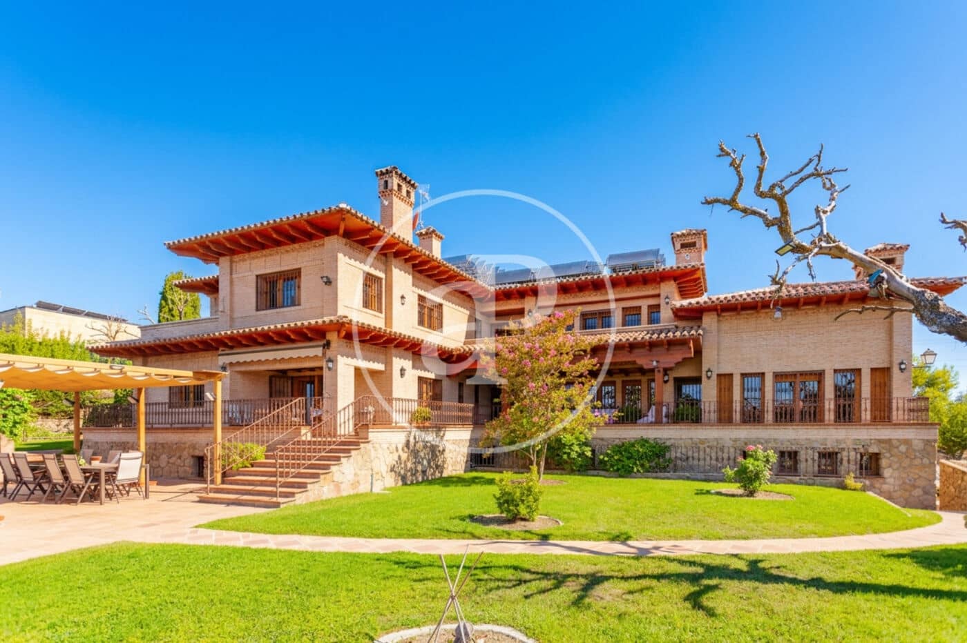 7 bedroom Villa for sale in Villaviciosa de Odon with pool - € 4,000,000 (Ref: 10047366)