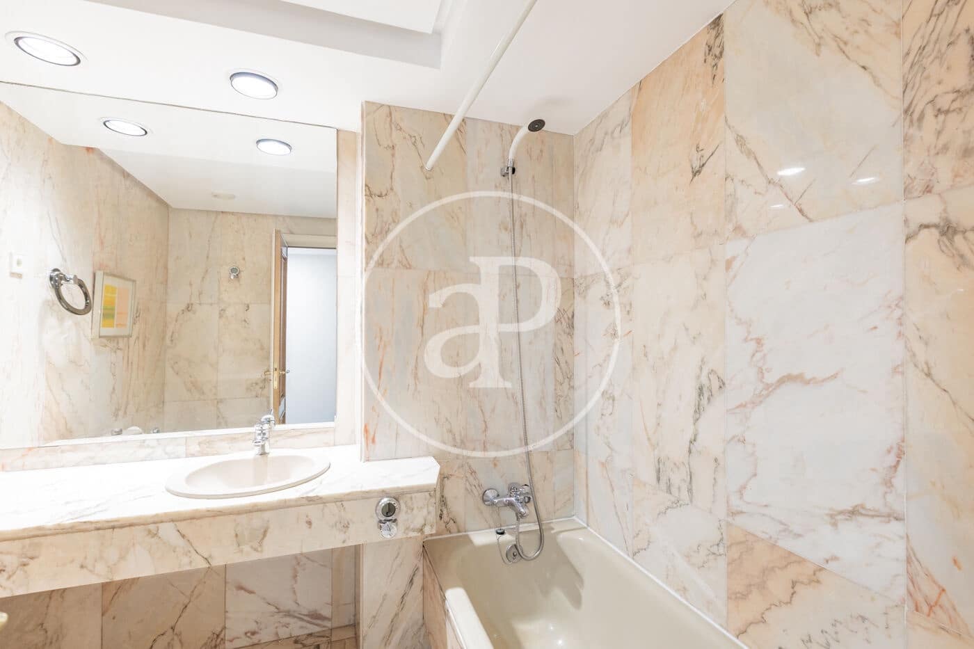 2 soveværelse Lejlighed til leje i Madrid by - € 2.900 (Ref: 10047367)