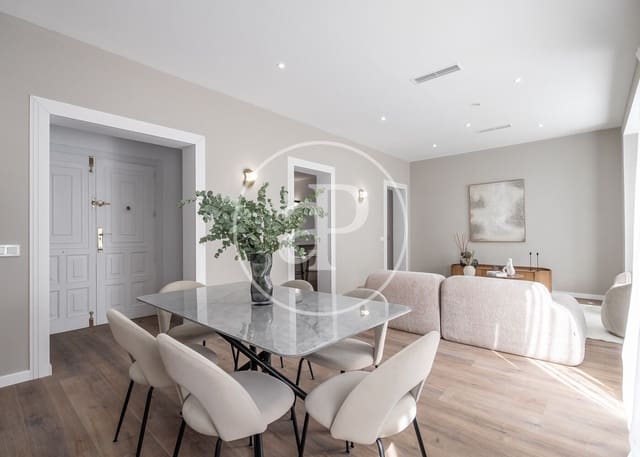 3 soveværelse Lejlighed til salg i Argüelles, Madrid by - € 1.395.000 (Ref: 10047372)