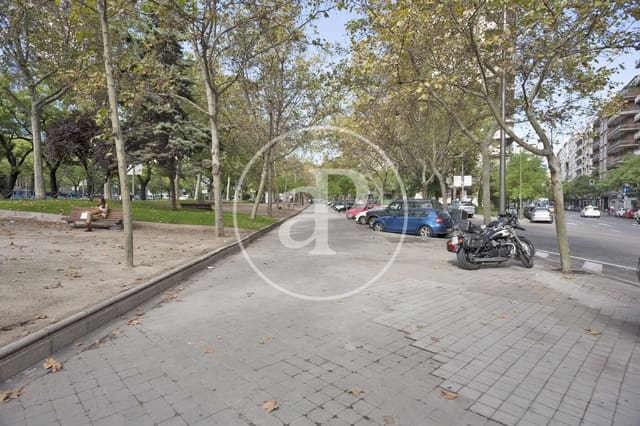 3 soveværelse Lejlighed til salg i Rios Rosas, Madrid by - € 1.900.000 (Ref: 10055334)