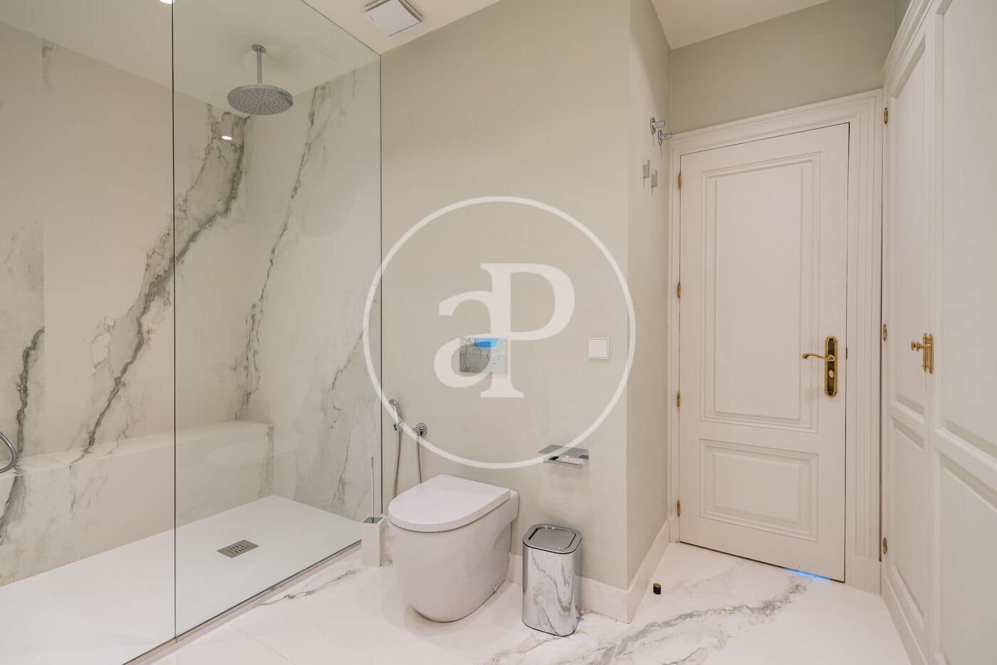 4 slaapkamer Appartement te huur in Madrid stad met garage - € 9.500 (Ref: 10059182)