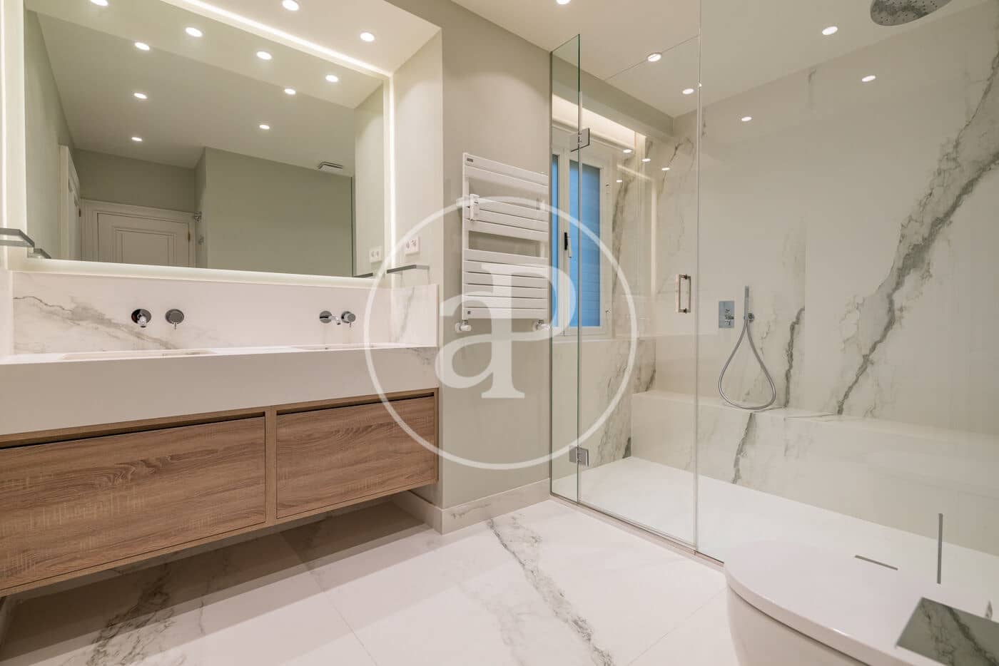 4 slaapkamer Appartement te huur in Madrid stad met garage - € 9.500 (Ref: 10059182)