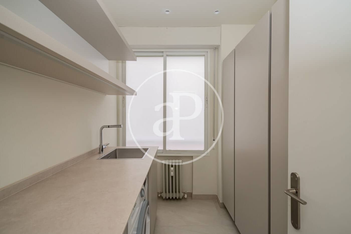 4 slaapkamer Appartement te huur in Madrid stad met garage - € 9.500 (Ref: 10059182)