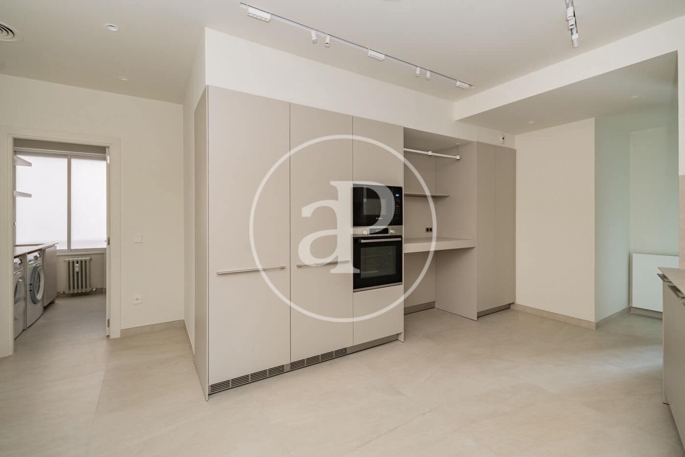 4 slaapkamer Appartement te huur in Madrid stad met garage - € 9.500 (Ref: 10059182)