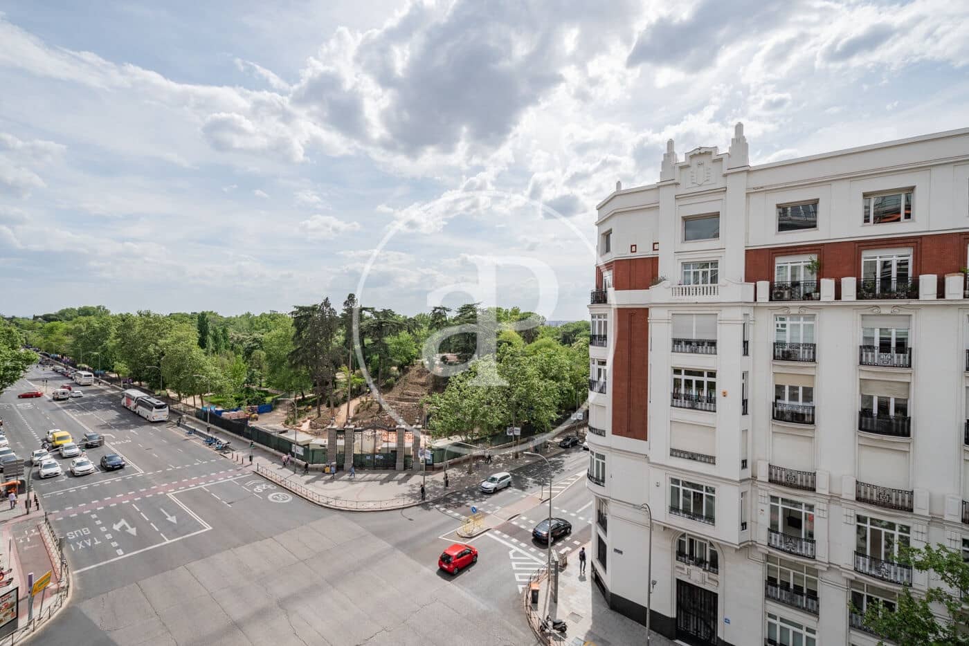 4 slaapkamer Appartement te huur in Madrid stad met garage - € 9.500 (Ref: 10059182)