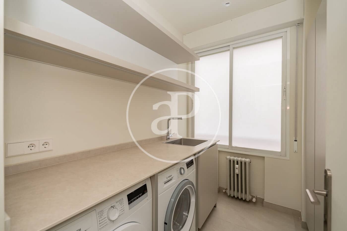 4 slaapkamer Appartement te huur in Madrid stad met garage - € 9.500 (Ref: 10059182)
