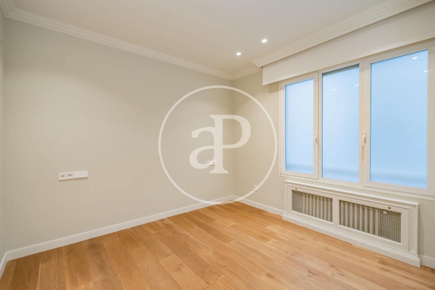 4 slaapkamer Appartement te huur in Madrid stad met garage - € 9.500 (Ref: 10059182)