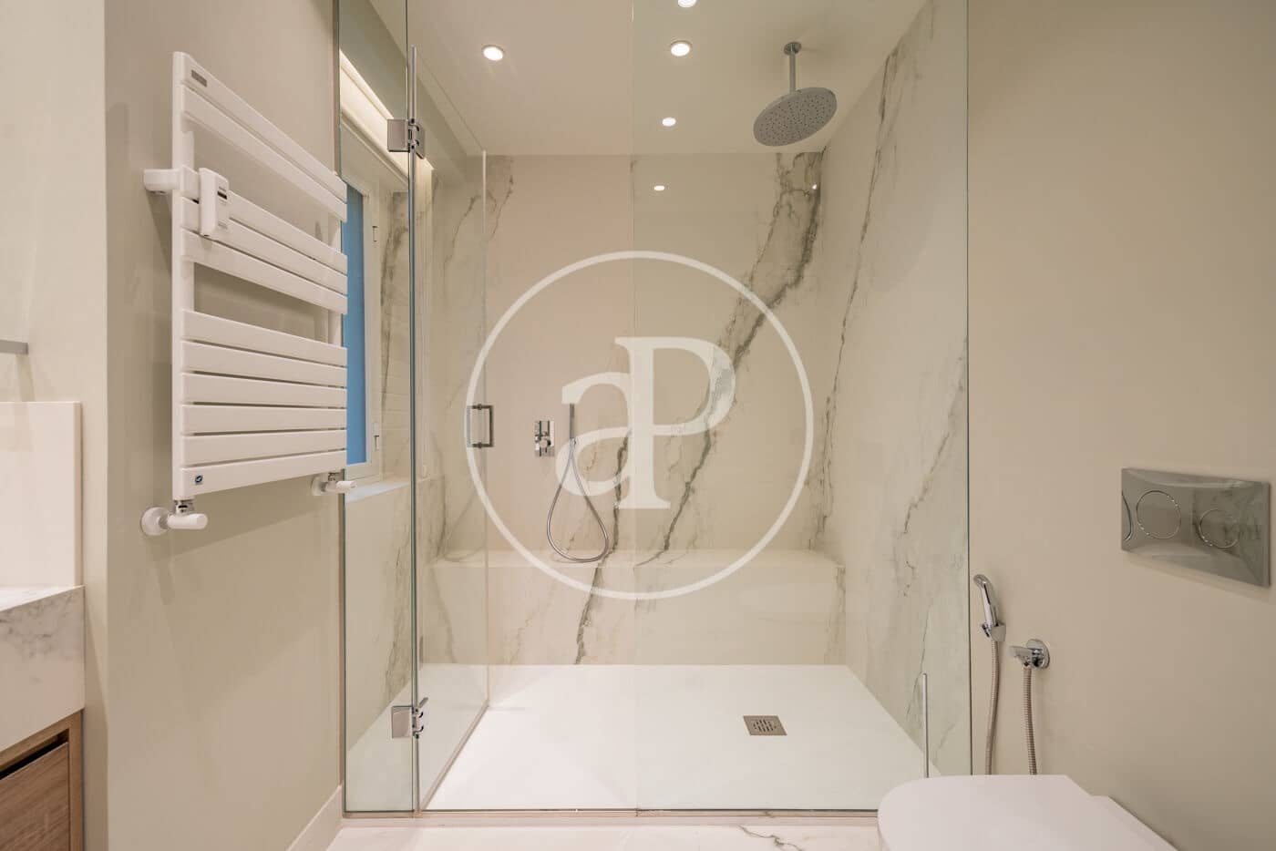 4 slaapkamer Appartement te huur in Madrid stad met garage - € 9.500 (Ref: 10059182)