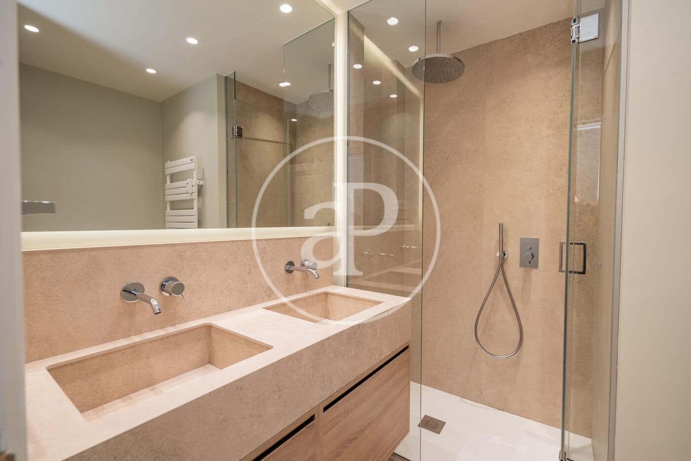 4 slaapkamer Appartement te huur in Madrid stad met garage - € 9.500 (Ref: 10059182)